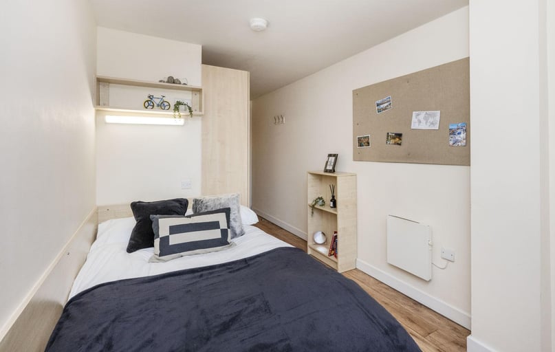Bronze Ensuite, Rockingham House, Broad Lane, City Centre, Sheffield - Image 1