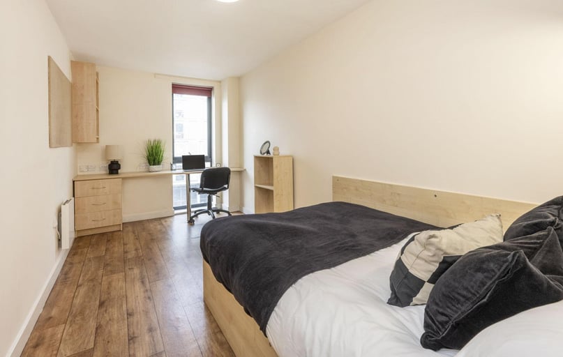 Platinum Ensuite, Rockingham House, Broad Lane, City Centre, Sheffield - Image 1