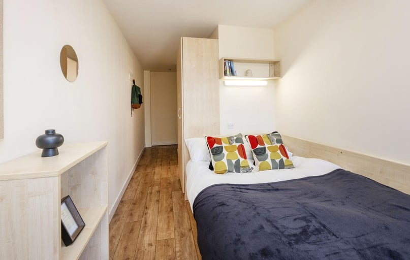 Silver Ensuite, Rockingham House, Broad Lane, City Centre, Sheffield - Image 1