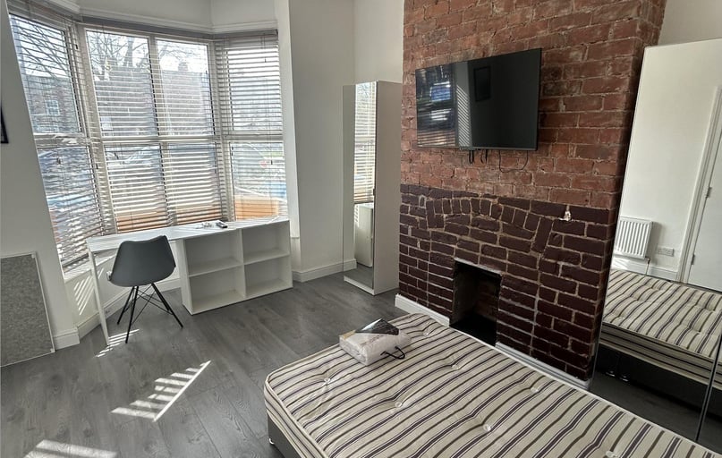 Queens Road, Newland, Hull - Image 1