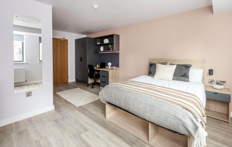 Classic Plus Studio, Headrow Court, Park Cross Street, Hyde Park, Leeds - Image 1