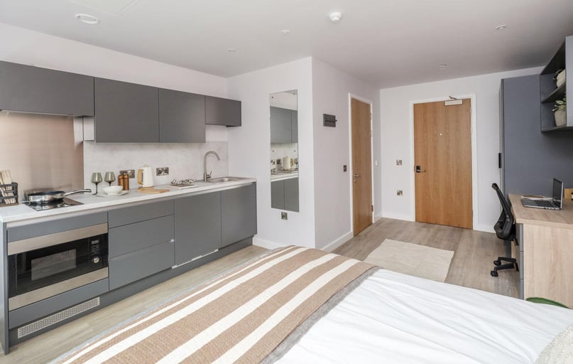 Large Premium Studio, Headrow Court, Park Cross Street, Hyde Park, Leeds - Image 1