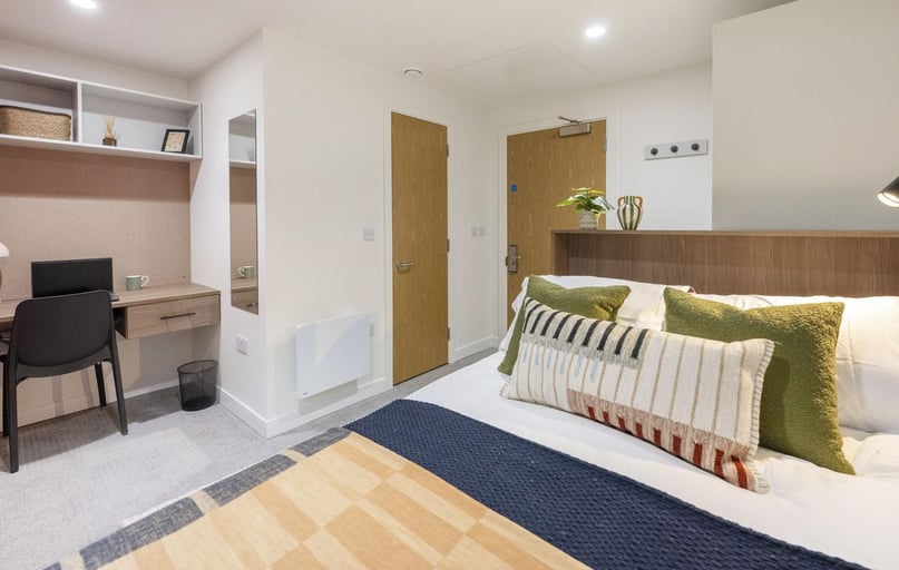 Classic En-suite Plus, Raffles Hall, 3 James Street, Heslington, York - Image 1