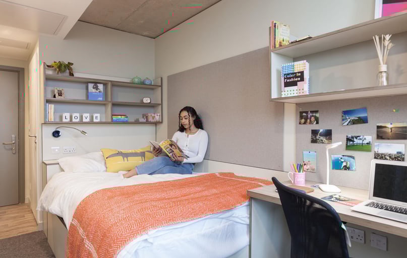 Starter En-suite, LIV Student Sheffield, 131 Ecclesall Road, City Centre, Sheffield - Image 1