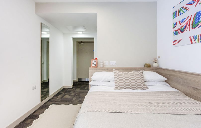 Superior Studio, Berkshire House, 252-256 Kings Road, City Centre, Reading - Image 1