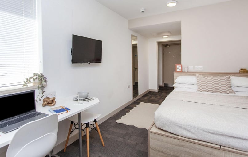 Studio Apartment, Berkshire House, 252-256 Kings Road, City Centre, Reading - Image 1