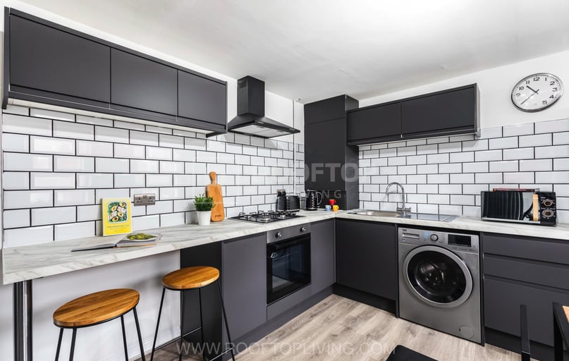 Queens Road, Hyde Park, Leeds - Image 1