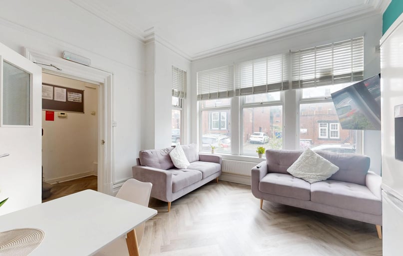 Regent Park Avenue, Rampart Road, Leeds - Image 1