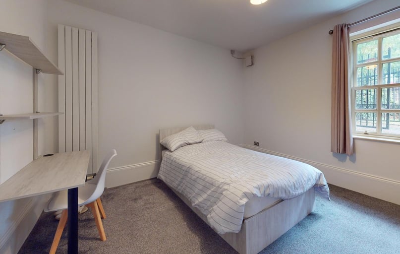 Buckingham House, Hyde Park, Leeds - Image 1