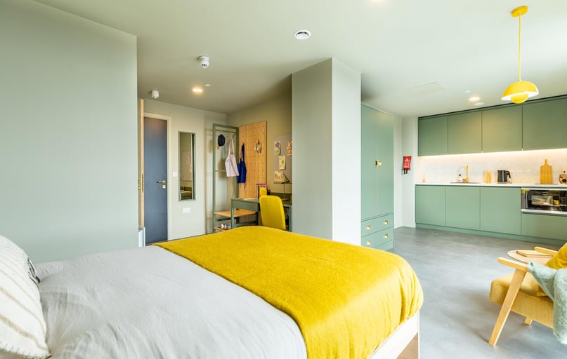 Superior Sky View Studio, The Store House, 9 Central Road, Hyde Park, Leeds - Image 1