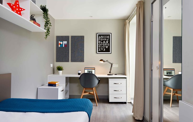 standard En-suite, Saw Mill, King's Mill Lane, City Centre, Huddersfield - Image 1