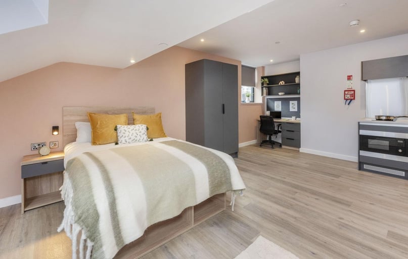 Sky Light Plus Studio, Headrow Court, Park Cross Street, Hyde Park, Leeds - Image 1