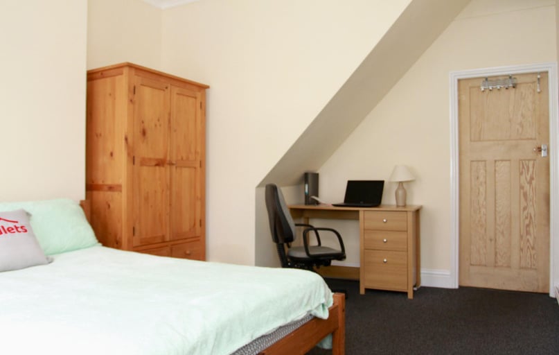 St Leonards Road, Clarendon Park, Leicester - Image 1
