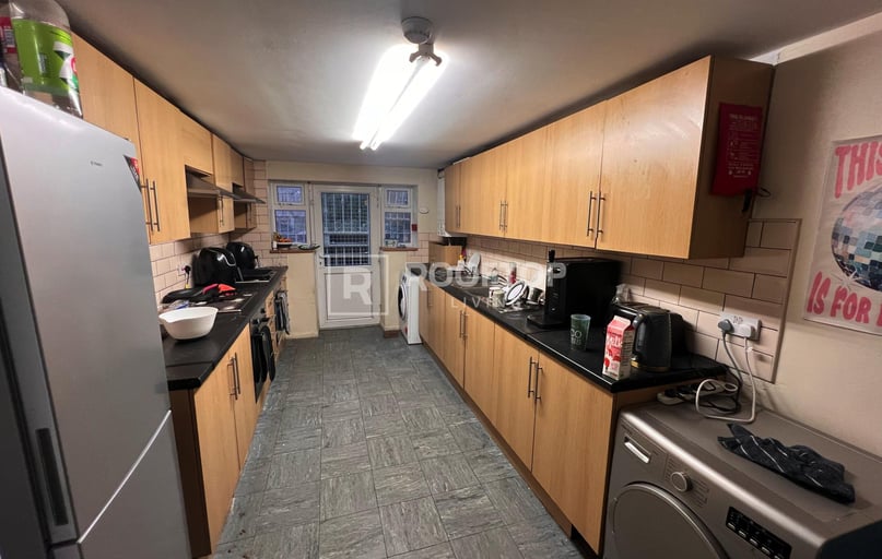 Ash Grove, Hyde Park, Leeds - Image 1