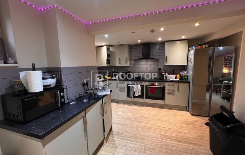 Brudenell Avenue, Hyde Park, Leeds - Image 1