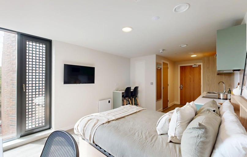 Deluxe Studio, Burnsall House, 101 Burnsall Road, Earlsdon, Coventry - Image 1