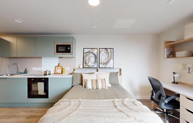 Deluxe Plus Studio, Burnsall House, 101 Burnsall Road, Earlsdon, Coventry - Image 1