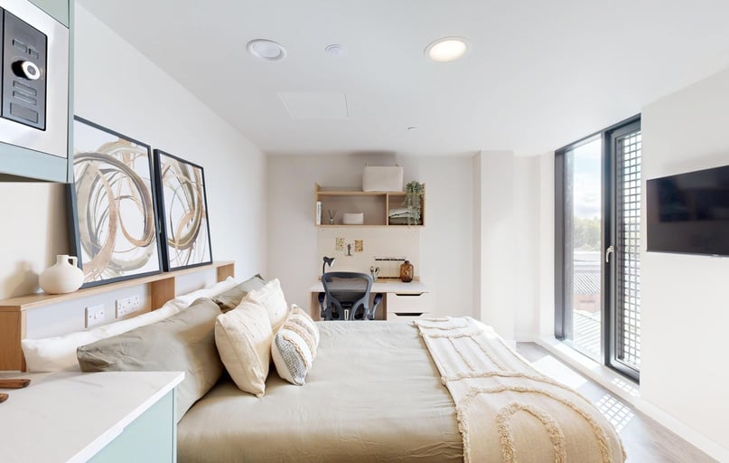 Deluxe Balcony Plus, Burnsall House, 101 Burnsall Road, Earlsdon, Coventry - Image 1