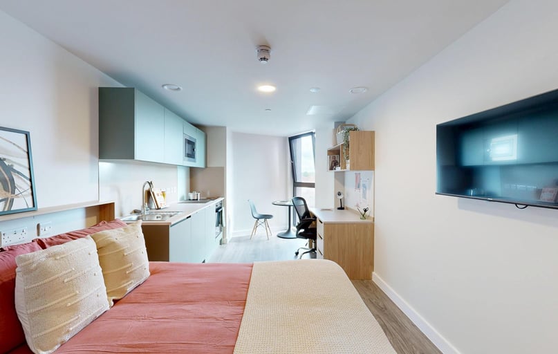 Premium Plus Studio, Burnsall House, 101 Burnsall Road, Earlsdon, Coventry - Image 1