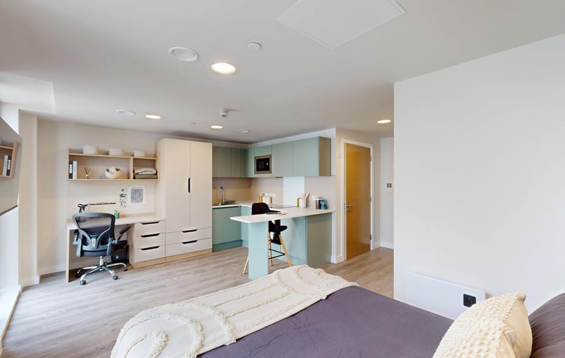 Superior Studio, Burnsall House, 101 Burnsall Road, Earlsdon, Coventry - Image 1