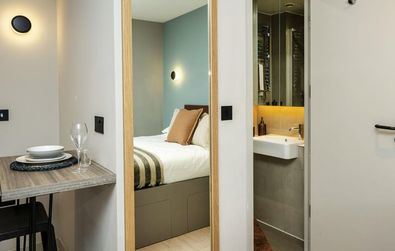 Premium Studio, The Garage, 98 Harvest Road, Egham - Image 1