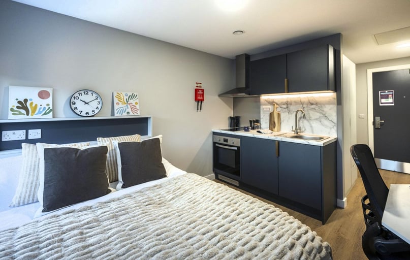 Standard Plus Studio with Single Bed, Clyde Court, Jocelyn Square, City Centre, Glasgow - Image 1