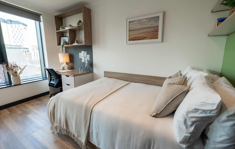 Silver Plus En Suite, Leonardo, 8 Great George Street, City Centre, Leeds - Image 1