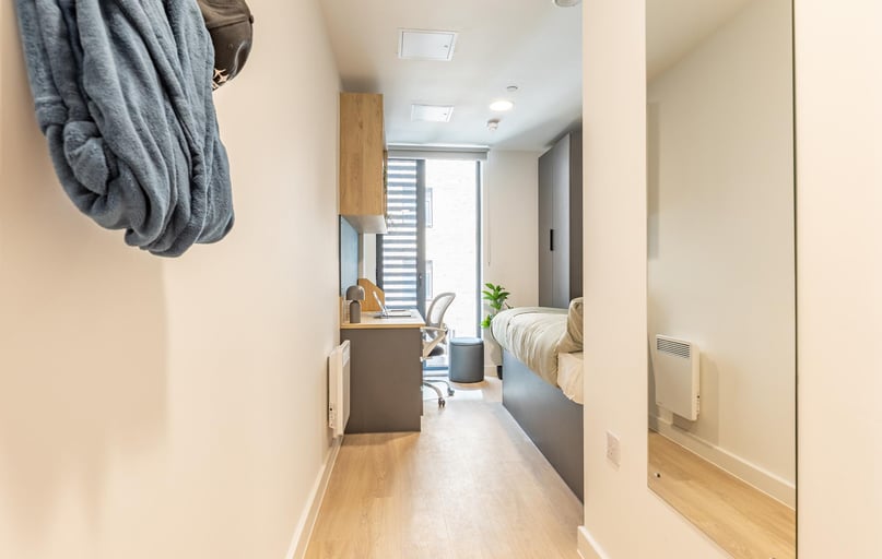Premium Ensuite, Fabric, 77 Talbot Street, Lenton, Nottingham - Image 1