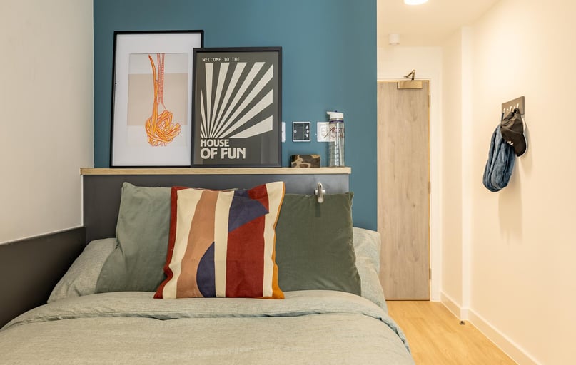 Deluxe Ensuite, Fabric, 77 Talbot Street, Lenton, Nottingham - Image 1