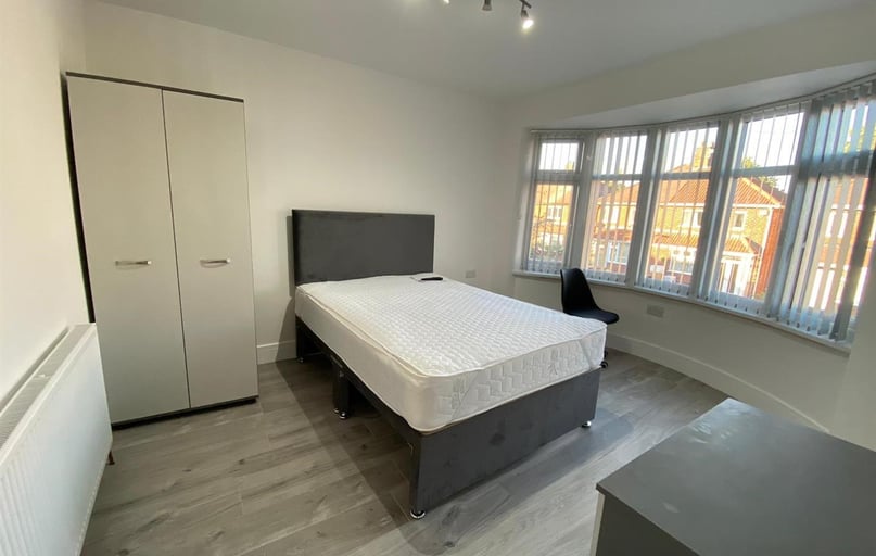 Queens Road, Beeston, Nottingham - Image 1