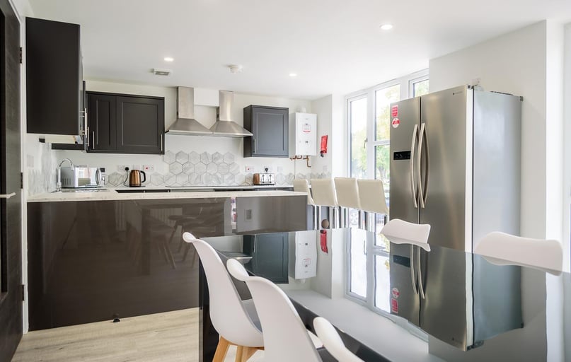 Queens Road East, Lenton Abbey, Nottingham - Image 1