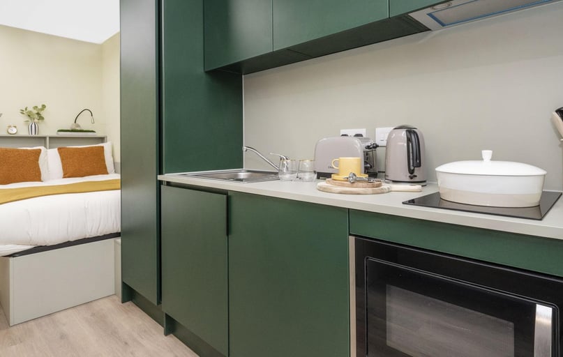 Classic Penthouse Studio, St Vincent Studios, 292 St. Vincent Street, Central, Glasgow - Image 1