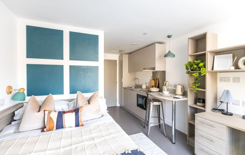 Silver Plus Studio, Timber Yard, Silverthorne Lane, Near University, Bristol - Image 1