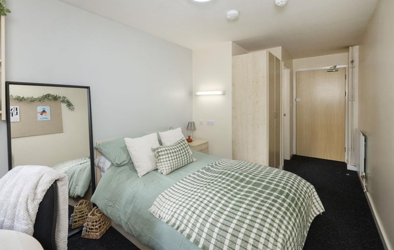 Classic 4 Bed Ensuite, The Pinnacles, Broad Street, City Centre, Sheffield - Image 1