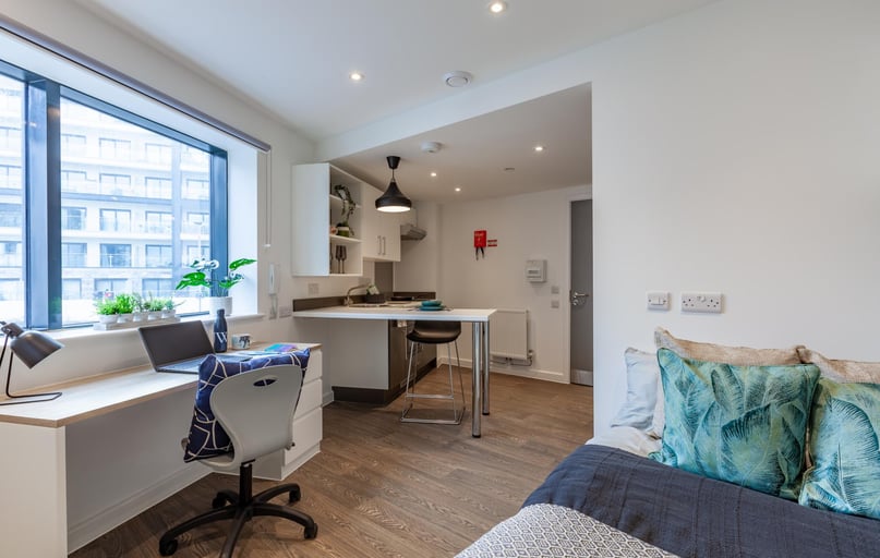 Classic Studio, Saltwater Place, Notte Street, The Hoe, Plymouth - Image 1