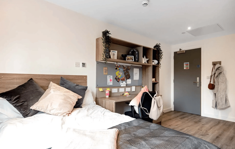 Deluxe Plus Ensuite, Howard Gardens, Adamsdown, Cardiff - Image 1