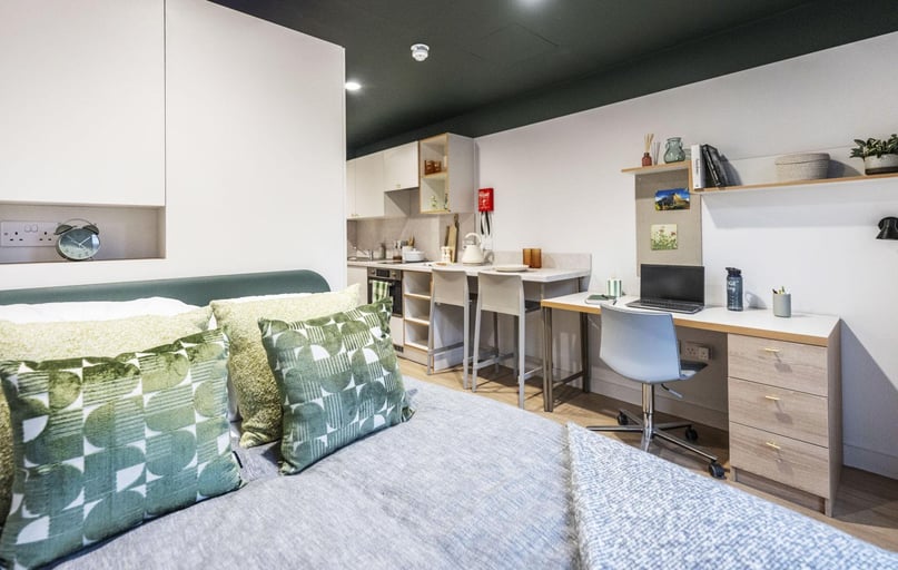 Silver Plus Studio, The Keel Houses, 8 Lower Gilmore Place, Fountainbridge, Edinburgh - Image 1