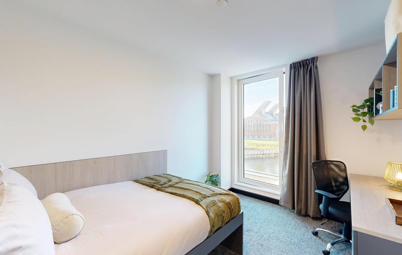 Classic Ensuite, Bridgeside, Radmarsh Road, Lenton, Nottingham - Image 1