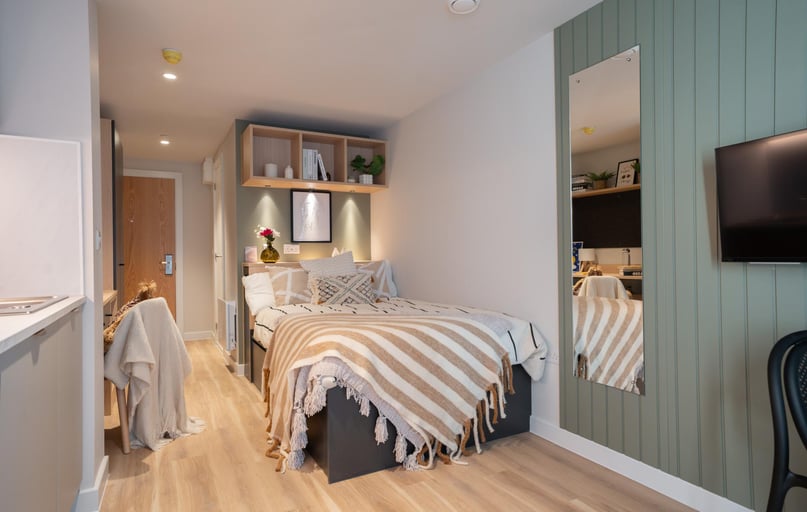 Classic Studio, Mid-Tower, Fusion Leeds, Merrion Way, City Centre, Leeds - Image 1