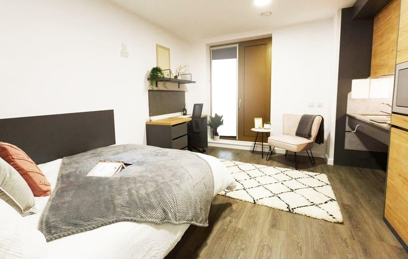 Luxury Studio, The Valentine, 27-37 Perth Road, Gants Hill, London - Image 1