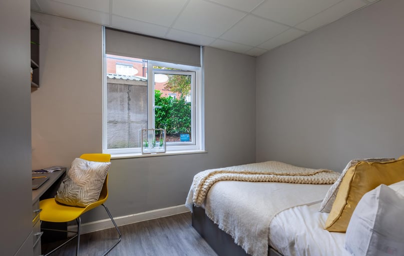 Classic Ensuite, Allen Court, 1 Cromwell Range, Fallowfield, Manchester - Image 1