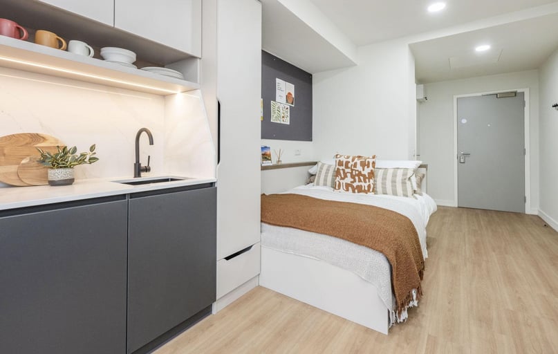 Premium Terrace Studio, Broadway Studios, Renfield Street, City Centre, Glasgow - Image 1