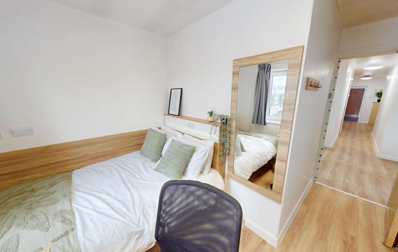 Bronze Ensuite, MSV South, 357a Great Western Street, Fallowfield, Manchester - Image 1