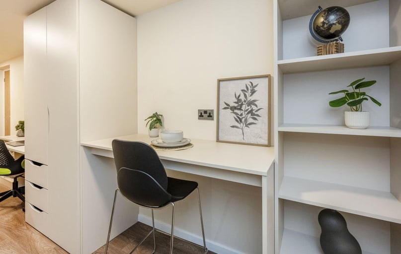 Gold Studio, The Malt Works, Halmyre Street, Near University, Edinburgh - Image 1