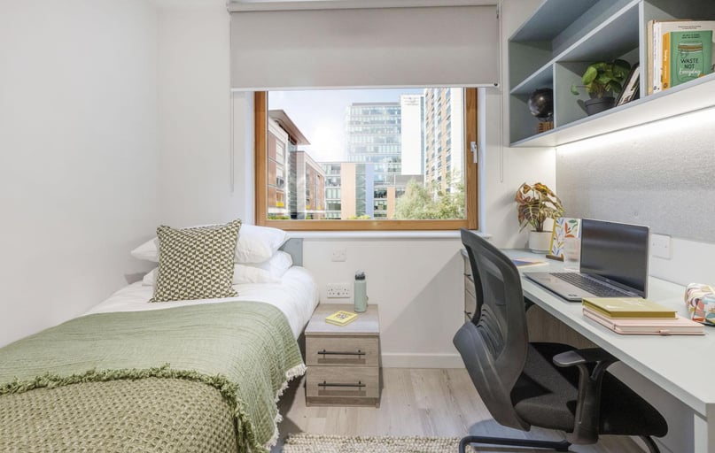 Classic Ensuite, The Paragon, Boston Manor Road, Brentford, London - Image 1