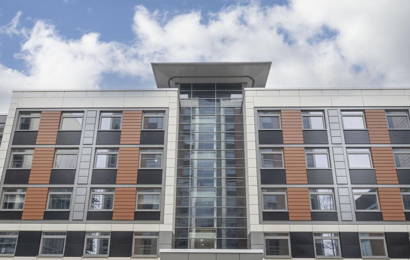 Deluxe Plus Studio, The Paragon, Boston Manor Road, Brentford, London - Image 1