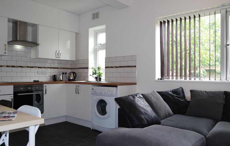 Oaklands Avenue, City Centre, Loughborough - Image 1