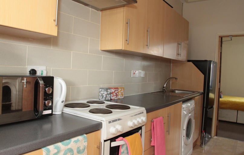 Queens Road, Clarendon Park, Leicester - Image 1