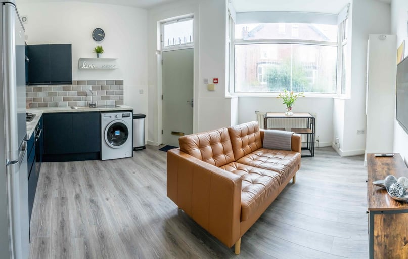 Royal Park Avenue, Hyde Park, Leeds - Image 1