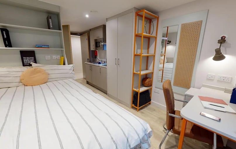 Deluxe Cluster Studio, COSMOS, 2 Moore Street, City Centre, Sheffield - Image 1